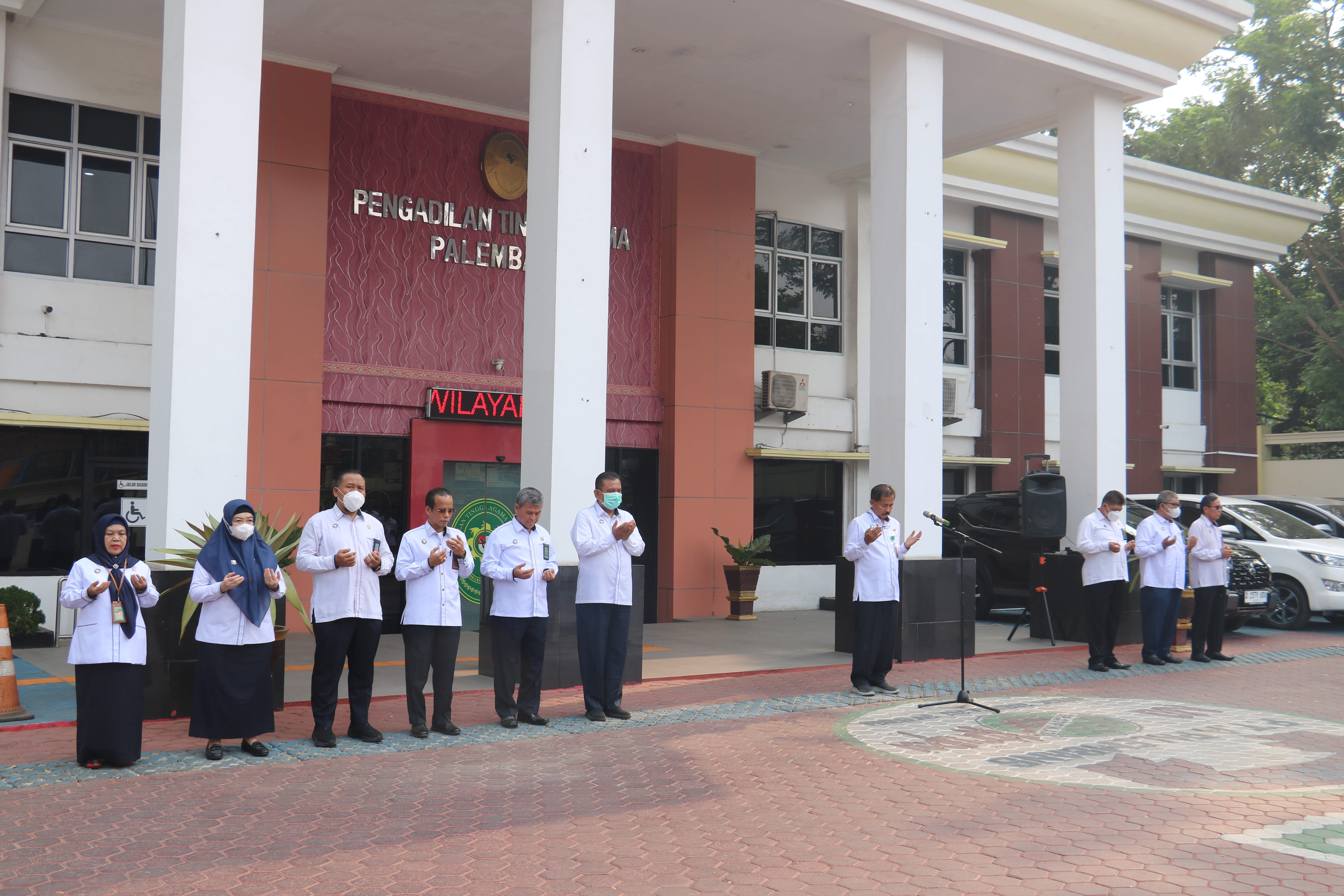 Aparatur PTA Palembang dalam Pelaksanaan Apel Pagi